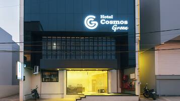 Pintu masuk hartanah