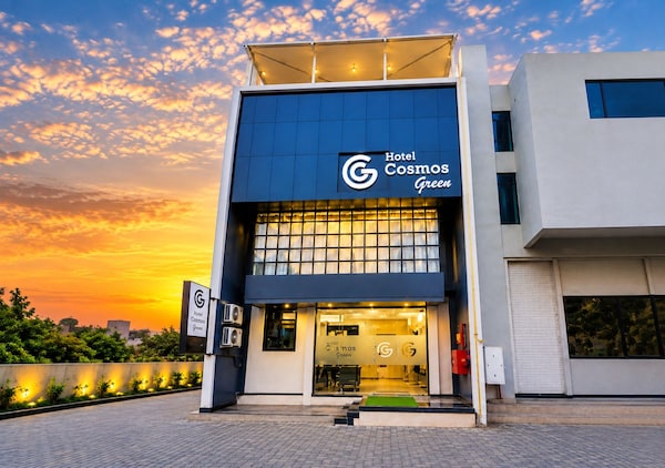 Hotel Cosmos Green - Indore
