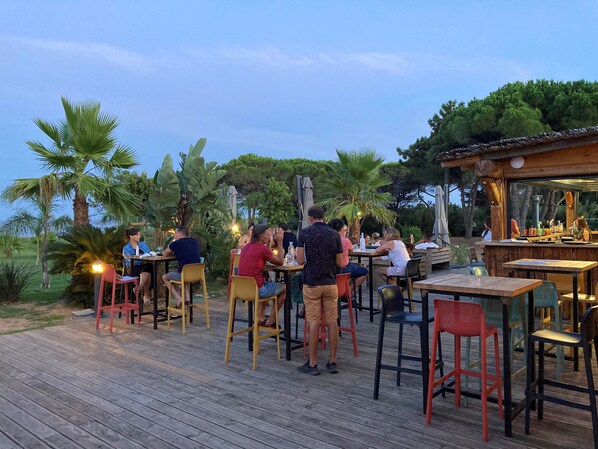 Outdoor dining - Apartment with terrace and direct access to pool & beach (Poggio-Mezzana)