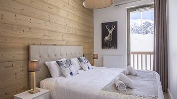 3 bedrooms, bed sheets