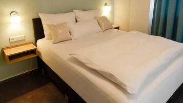 Deluxe-Einzelzimmer | Zimmersafe, Schreibtisch, laptopgeeigneter Arbeitsplatz