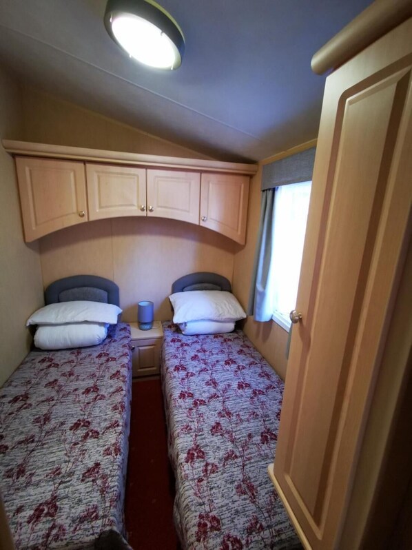 Room - Lazy Bear Holidays - Arne View (Poole)