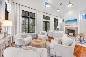Smart TV, stereo, offices