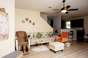 Smart TV - Charming 3-bedroom 6 beds. 2.5 bath. Pools access house with WiFi and AC in Kyle (Kyle)