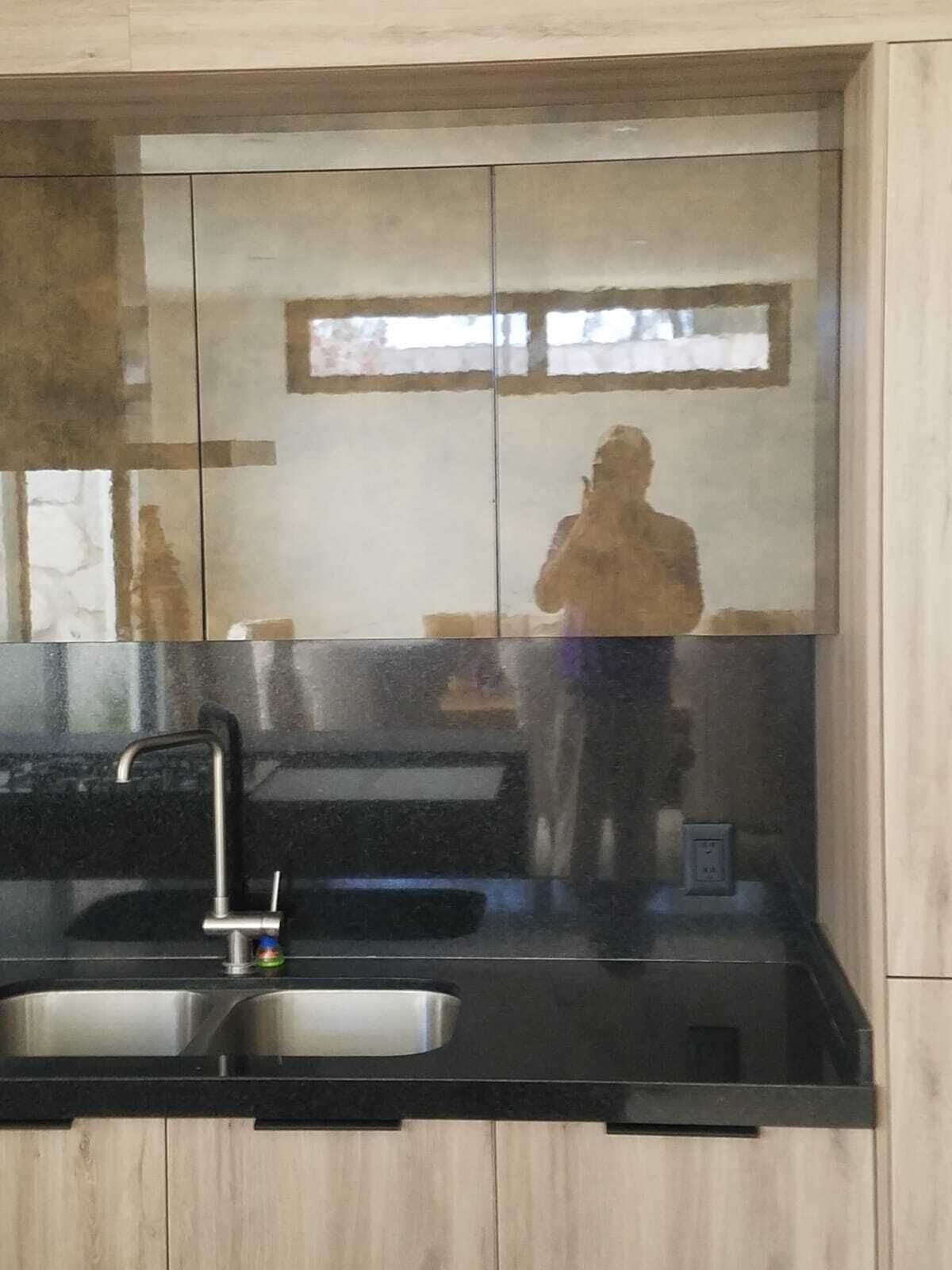 Asciugacapelli, asciugamani, sapone, carta igienica