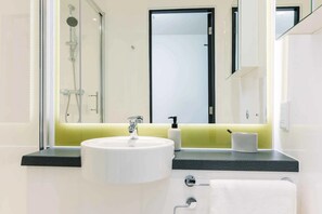 Kamar Single, Bebas Asap Rokok | Kamar mandi