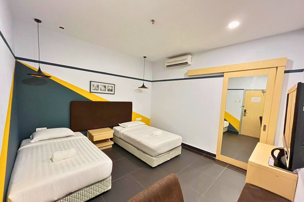 Quarto duplo | Escrivaninha, ferros/tábuas de passar roupa, Wi-Fi de cortesia