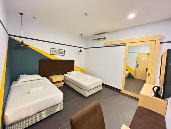 Quarto duplo | Escrivaninha, ferros/tábuas de passar roupa, Wi-Fi de cortesia