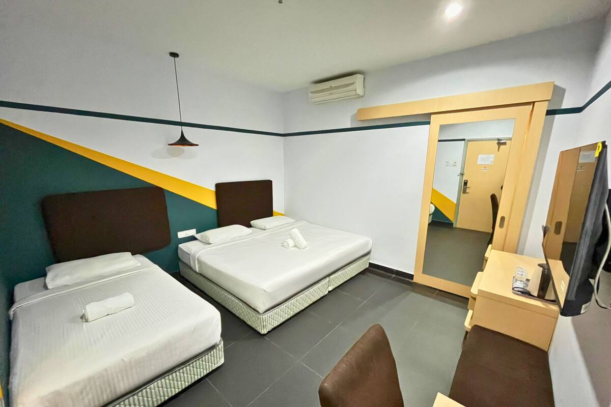 Quarto triplo | Escrivaninha, ferros/tábuas de passar roupa, Wi-Fi de cortesia