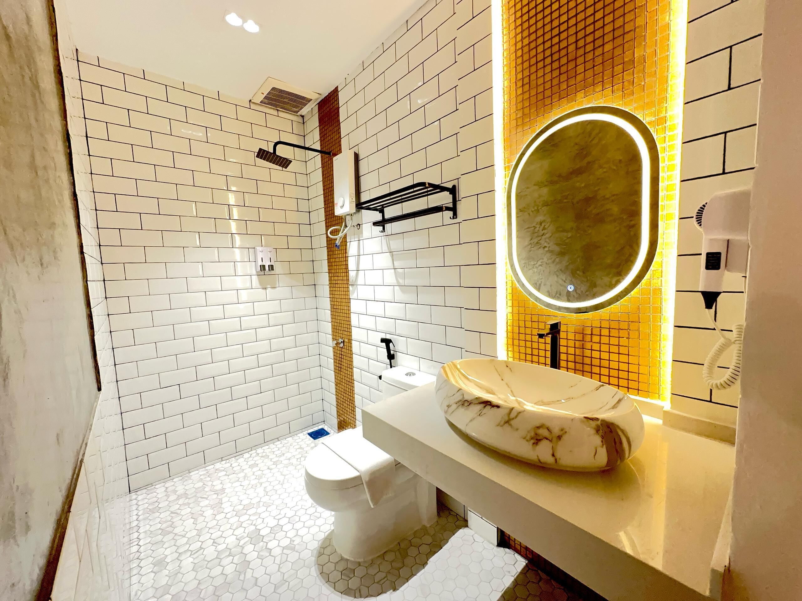 Estúdio | Banheiro | Chuveiro, secador de cabelo, toalhas de banho, sabonete