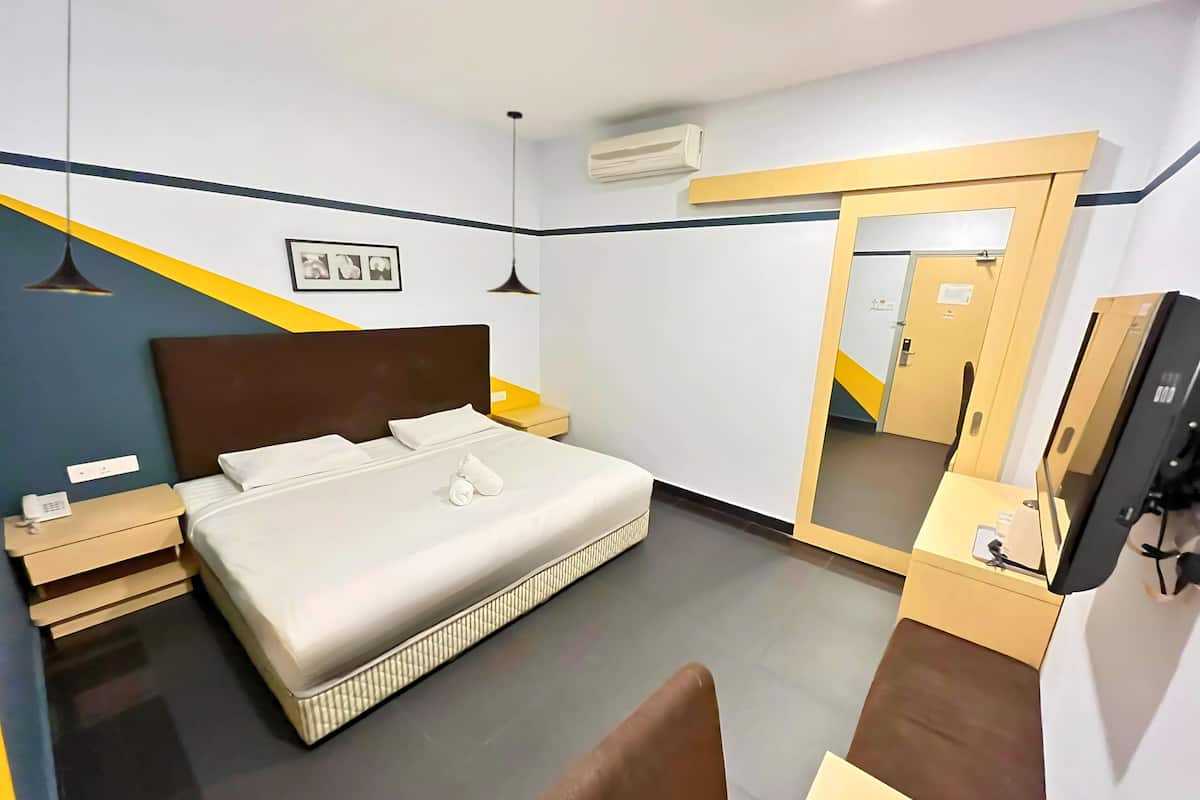 Quarto casal | Escrivaninha, ferros/tábuas de passar roupa, Wi-Fi de cortesia