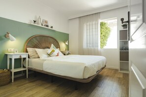1 Schlafzimmer, Schreibtisch, Bügeleisen/Bügelbrett, Reisekinderbett