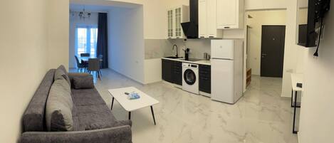 Apartment, City View | Private kitchen