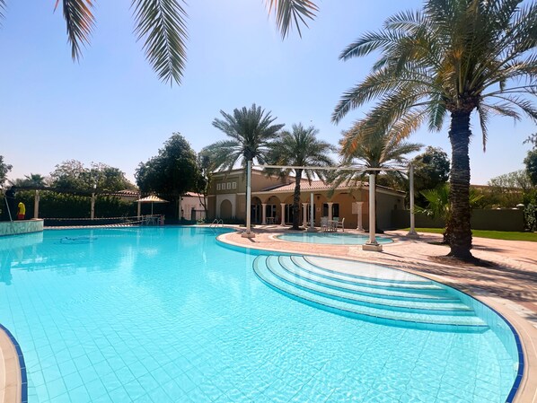 Outdoor pool - Villa GCW Geranium - Mint Stay (Dubai)