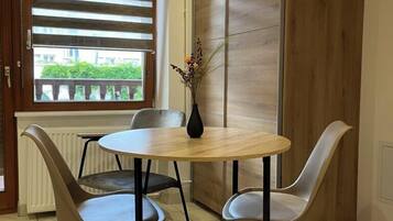 Comfort-Studio, Terrasse, Gartenblick | Esszimmer