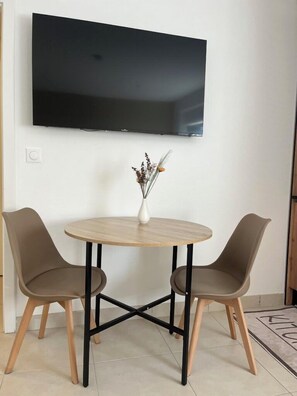 Standard Studio, City View | Dining room - AppartHôtel Elite Forbach Centre (Forbach)