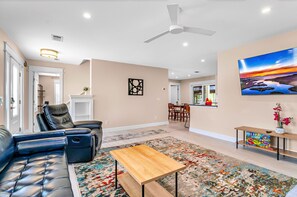 Smart TV - Private Heated Pool! Dog Friendly, Fenced Lawn, Onsite Fishing & Boat Parking (Mexico Beach)