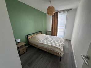 2 sovrum, strykjärn/strykbräda, gratis wi-fi och sängkläder