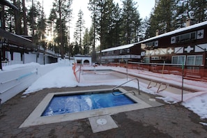 Maison mitoyenne, 2 chambres | Piscine