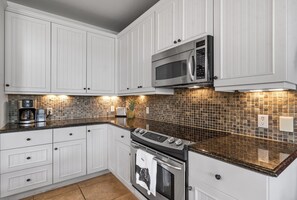 Condo, 2 Bedrooms | Private kitchen