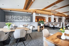 Se sirven desayunos y cenas (con vistas al jardín) 