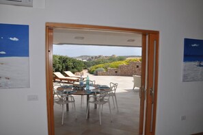 Dining - Villa Eden on the beach (Portobello)