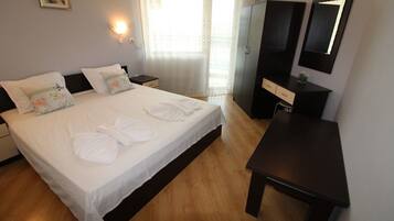 1 Schlafzimmer, Bügeleisen/Bügelbrett, Bettwäsche