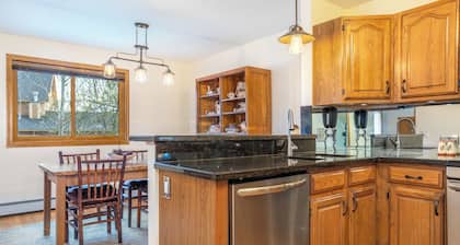 4 Bedroom Remodeled Home with Fenced in Backyard and Garage: Long Term Rental