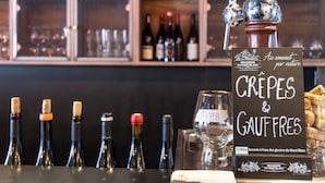 A bar with a sign reading "CRÈPES & GAUFRES" and a bottle of "La Biere" on the counter. - Apartment in Chantemerle With Family Ski Fun (Saint-Chaffrey)