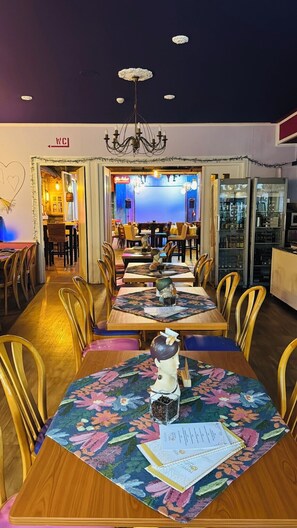 Daily buffet breakfast (EUR 9.50 per person) - Parkhotel & Kurcafe Bad Sassendorf (Bad Sassendorf)