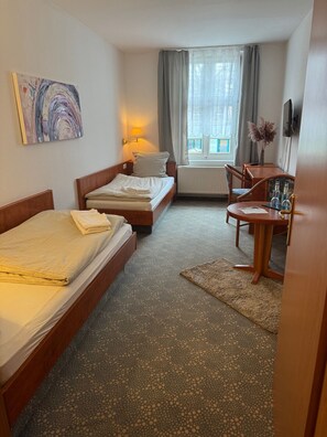 In-room safe, desk, free WiFi, bed sheets - Parkhotel & Kurcafe Bad Sassendorf (Bad Sassendorf)