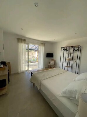 Klassieke suite, terras, uitzicht op bergen | 1 slaapkamer, gratis wifi