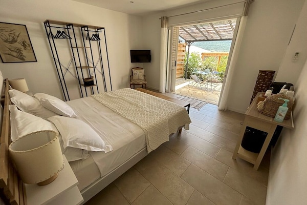 Classic Suite, Patio, Mountain View | 1 bedroom, free WiFi