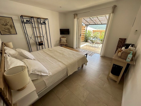 Klassieke suite, terras, uitzicht op bergen | 1 slaapkamer, gratis wifi