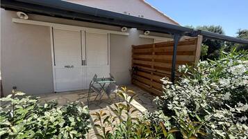 Suite clásica, patio, vista a la montaña | Terraza o patio