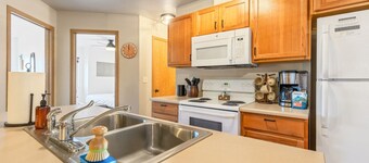 NEW! Centrally Located & 3-Minute Walk to Downtown