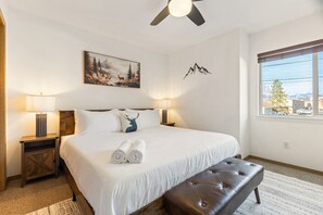 2 bedrooms, travel crib, free WiFi, bed sheets