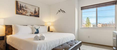 2 bedrooms, travel cot, free WiFi, bed sheets