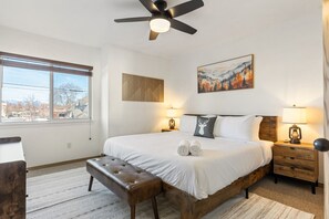 2 Schlafzimmer, Reisekinderbett, kostenloses WLAN, Bettwäsche