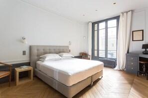 4 slaapkamers, een strijkplank/strijkijzer, gratis wifi, beddengoed