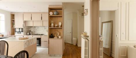 Kühlschrank, Mikrowelle, Geschirrspüler