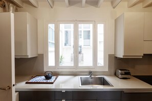 Fridge, microwave, dishwasher, coffee/tea maker