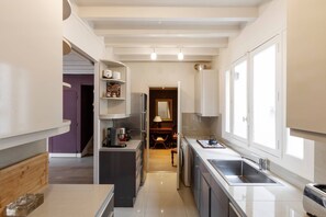 Fridge, microwave, dishwasher, coffee/tea maker