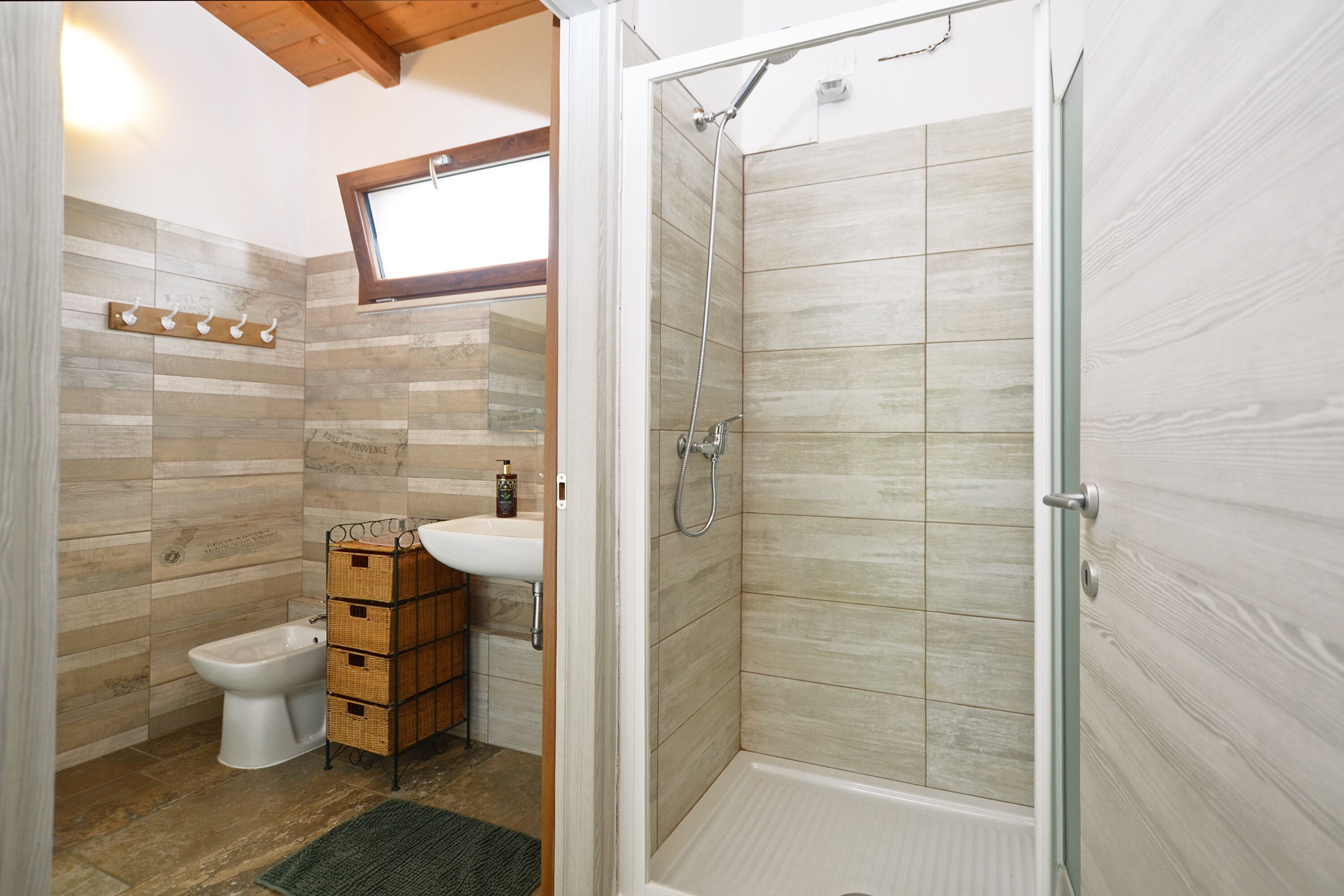 Family Chalet, Multiple Bedrooms, Mountainside (Piccola Fattoria) | Bathroom | Combined shower/tub, hair dryer, bidet, towels