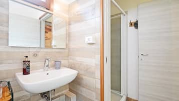 Family Chalet, 1 Bedroom, Microwave, Mountainside (Piccola Fattoria) | Bathroom