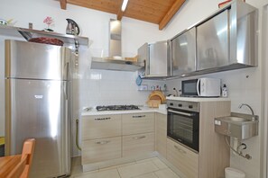 Micro-ondes, four, plaque de cuisson, lave-vaisselle