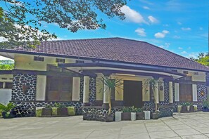 Front of property - Hotel O Bogor near Kebun Raya Bogor formerly Guest House Saputra (Bogor)