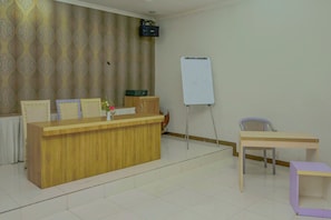 Lobby - Hotel O Bogor near Kebun Raya Bogor formerly Guest House Saputra (Bogor)