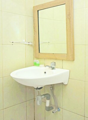 Deluxe Double Room | Bathroom