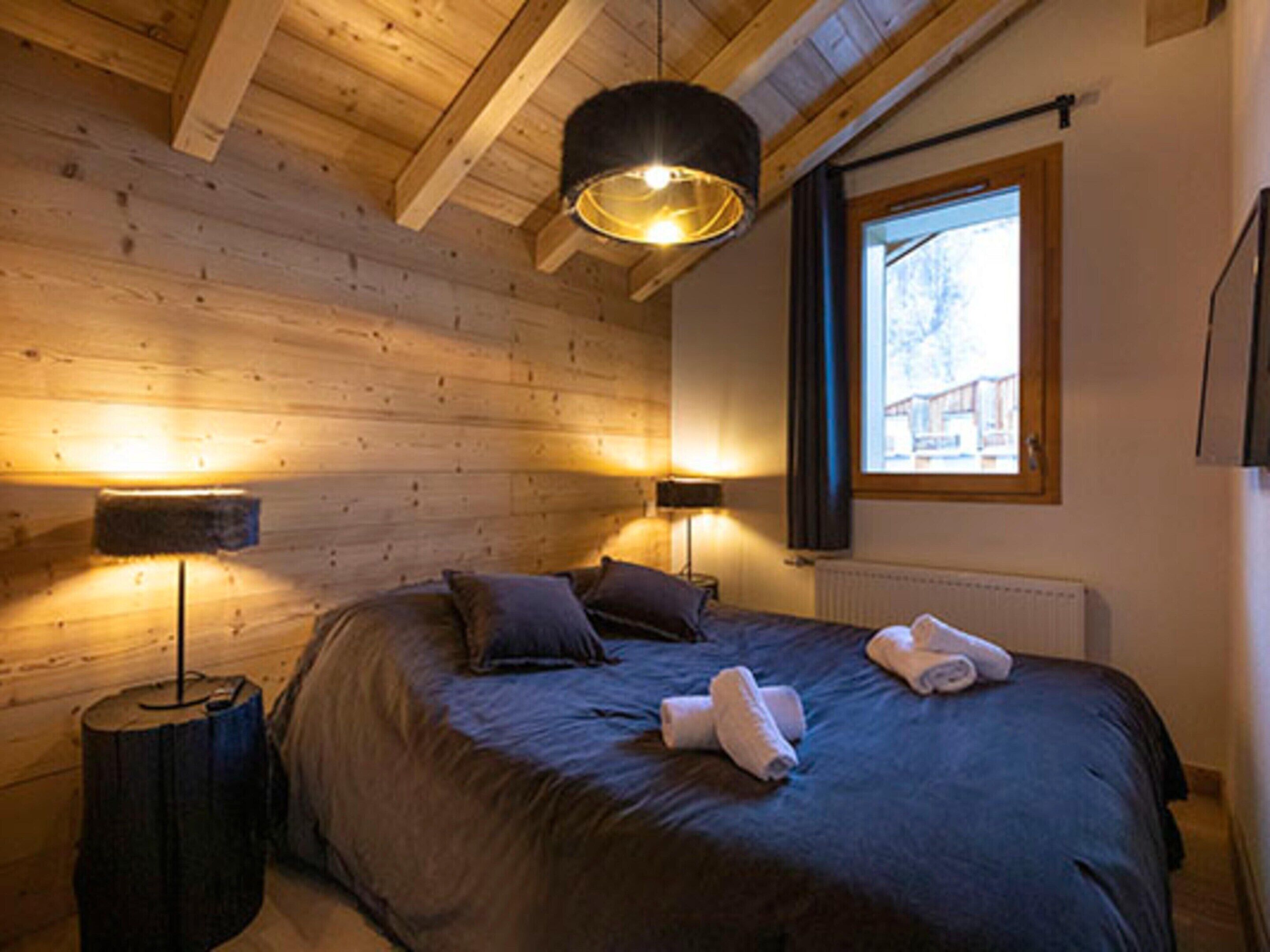 3 bedrooms, bed sheets